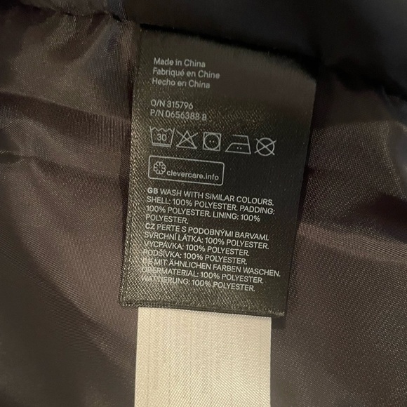 H&M Women’s Short Puffer Jacket - Picture 6 of 9